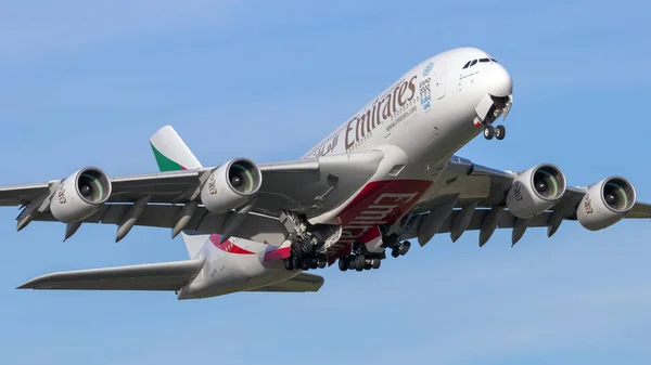 Amsterdam Schiphol Feb 2016 Emirates Airline Airbus A380 Passenegr Plane — Stock Photo, Image
