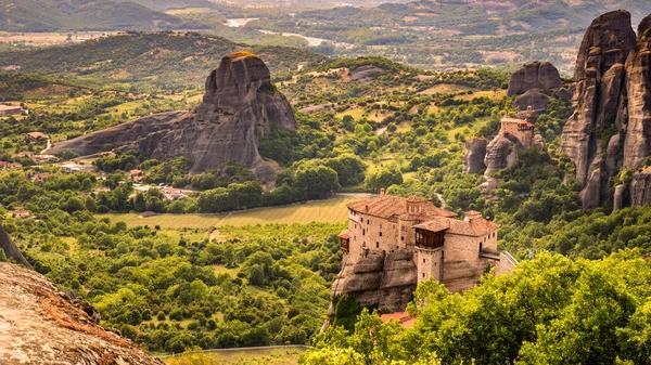 Panoramik Manzaralı Meteora Rock Dağ Oluşumların Pindos Dağları Yunanistan — Stok fotoğraf