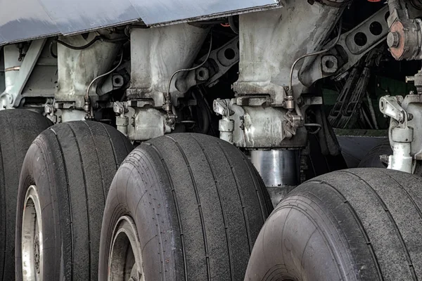 Zblízka Pohled Řadou Pneumatik Hlavní Podvozek Velké Dopravní Letadlo — Stock fotografie