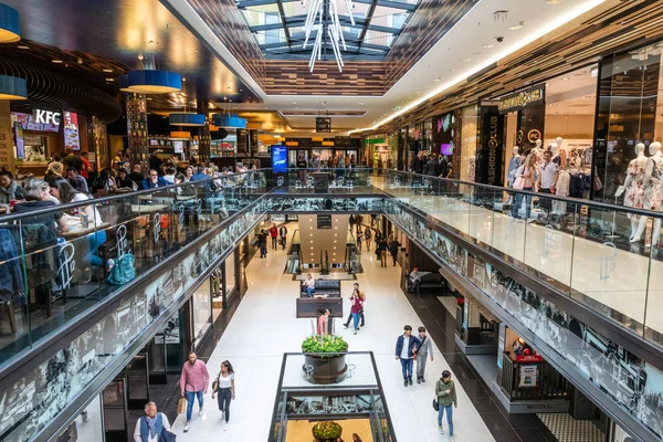 2018年4月28日 Leipziger 广场的柏林购物中心新购物中心的内部视图 购物中心在四层有各种各样的购物设施 — 图库照片