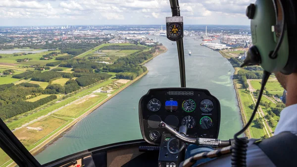 Pilot Piloting Man Flying Fly Helicopter Flight Cockpit View Pleasure — Stock Photo, Image