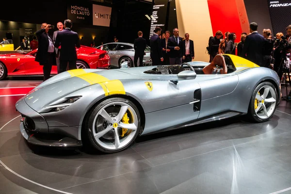 París Octubre 2018 Ferrari Monza Sp1 Deportivo Presentado Salón Del — Foto de Stock