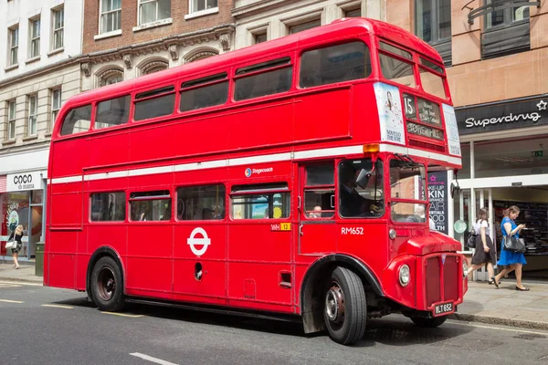 London Jul 2015 Vintage Röd Dubbeldäckare Buss Gata London — Stockfoto
