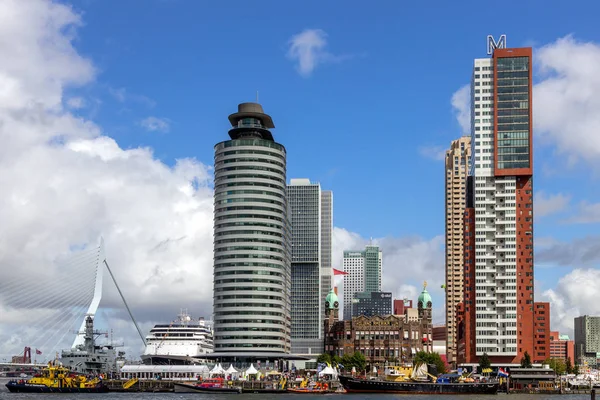 鹿特丹 2015年9月5日 在世界港口日期间查看鹿特丹市高层建筑和 Kop Van Zuid 邻居的 Erasmus — 图库照片