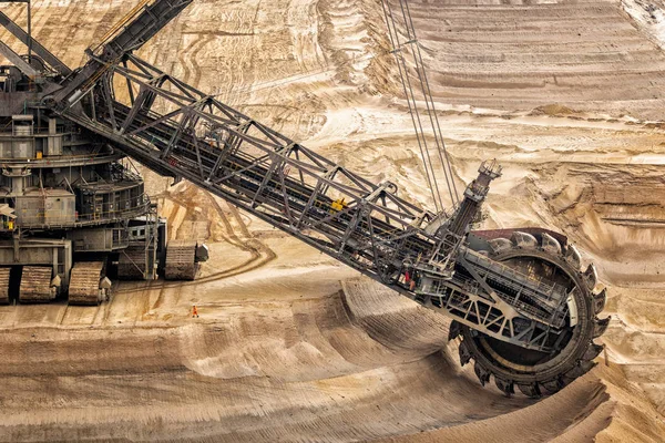 Grande Máquina Mineração Escavadeira Roda Balde Trabalho Uma Mina Céu — Fotografia de Stock