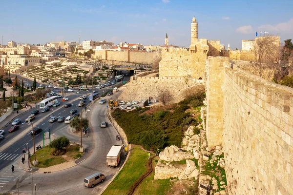 耶路撒冷 2011年1月24日 从耶路撒冷老城城墙上的大卫塔和市中心周围的交通 — 图库照片