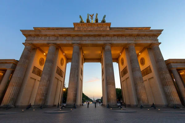 Vista Nocturna Del Famoso Monumento Alemán Símbolo Nacional Brandenburger Tor — Foto de Stock