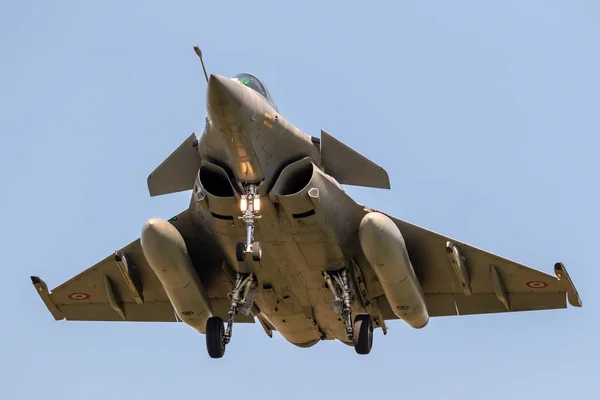 Franska Flygvapnet Fighter Jet Plan Landar Träning Frisiska Flagga — Stockfoto