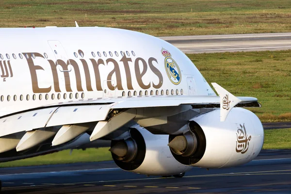 Dusseldorf Germany Dec 2015 Emirates Airbus A380 Airliner Passenger Plane — Stock Photo, Image