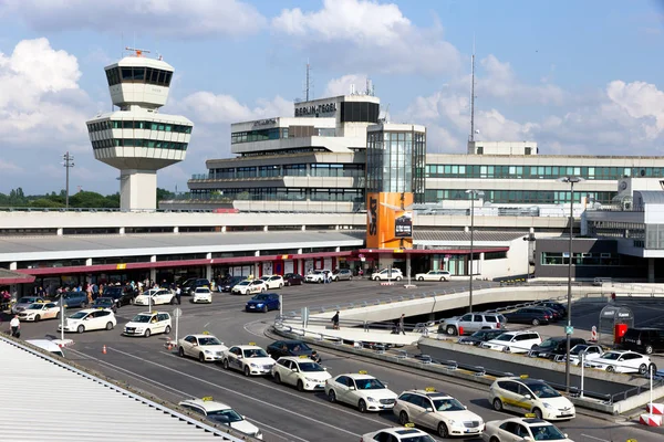 Berlin Haziran 2016 Berlin Tegel Havaalanı Havaalanı Terminali Önünde Havaalanı — Stok fotoğraf