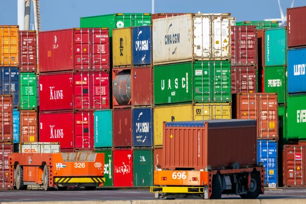 Rotterdam Mar 2016 Veicolo Automatizzato Fronte Container Impilati Container Terminal — Foto Stock