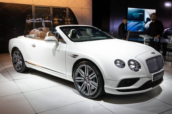 Bentley Continental GT V8 coche descapotable — Foto de Stock