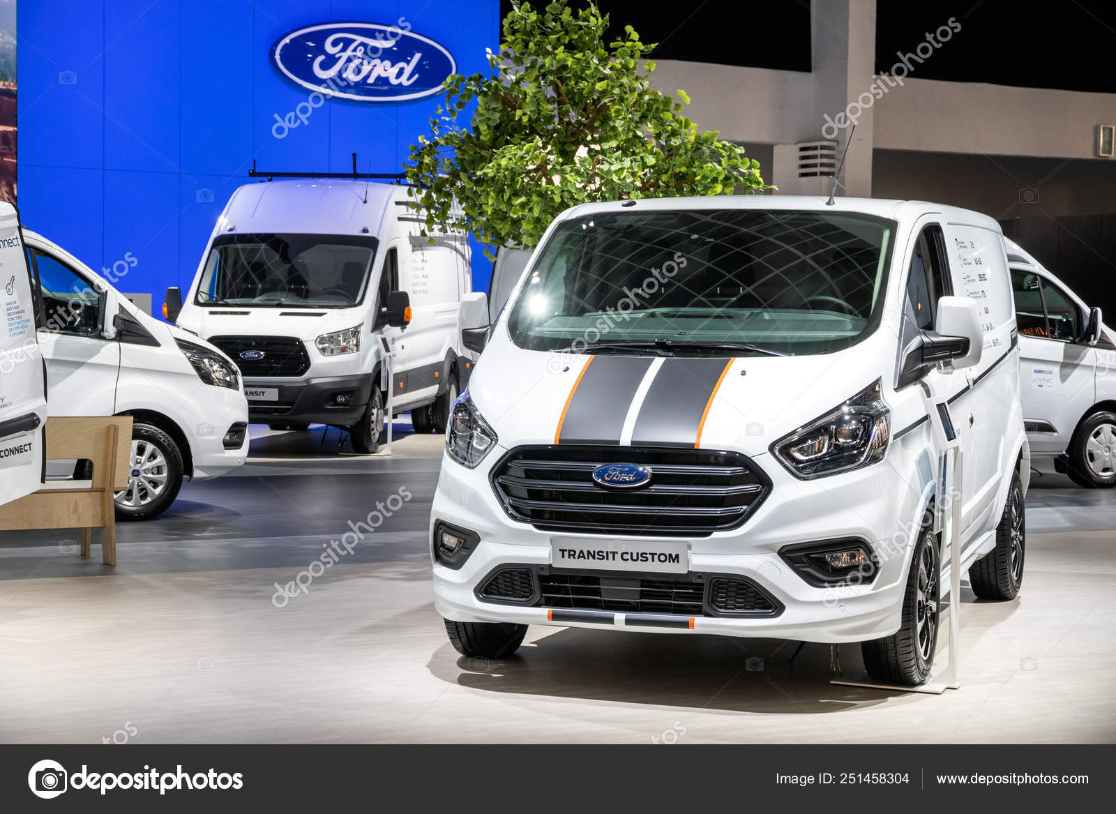 2019 transit custom sport