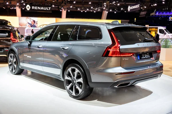 Volvo V60 Cross Country carro — Fotografia de Stock