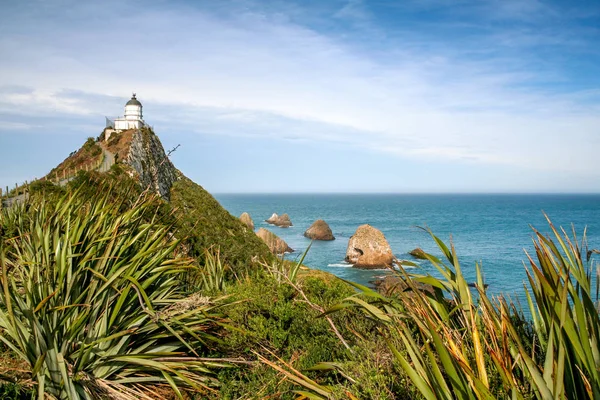 Vue sur le phare de Nugget Point et le Pacifique depuis le sud I — Photo