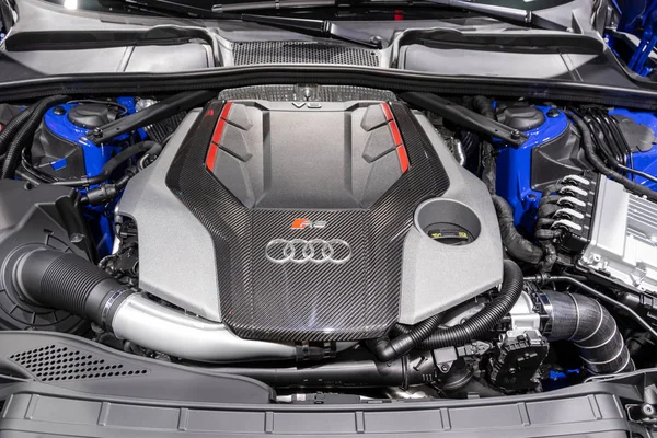 Audi RS4 Avant quattro motor de coche de alto rendimiento — Foto de Stock