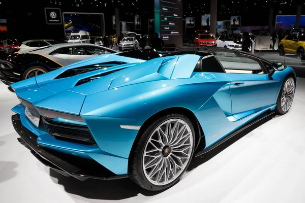 Lamborghini Авдор с родстер спортивний автомобіль — стокове фото