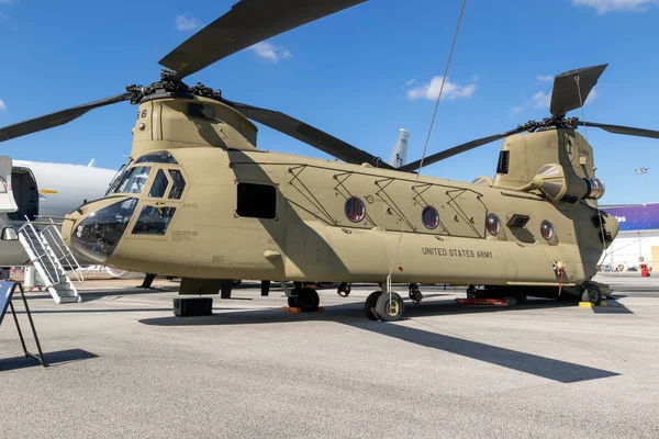Boeing CH-47f Chinook transport helikopter — Stockfoto