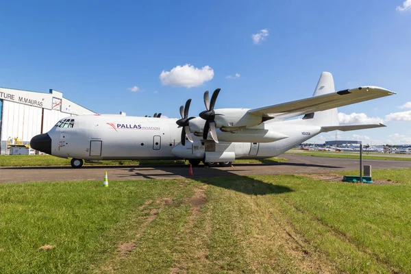 Lockheed martin lm-100j herkules transportflugzeug — Stockfoto