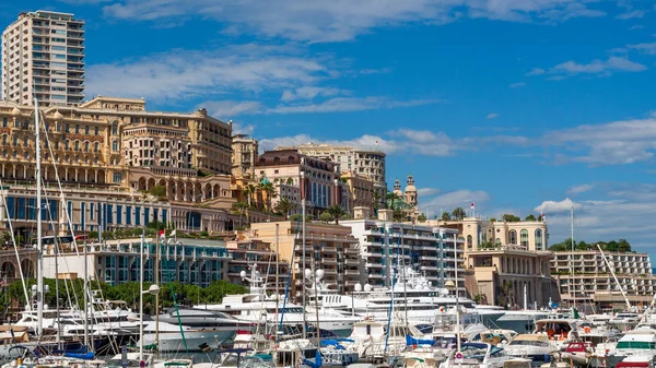 Pohled na port Hercules s luxusními jachty v Monte Carlo, Mona — Stock fotografie