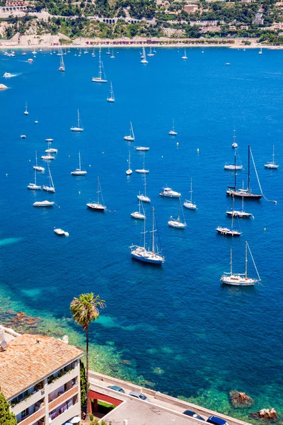 Costa mediterránea de la ciudad de Niza en el sur de Francia — Foto de Stock