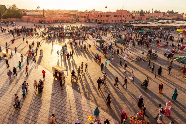 Djemaa-el-Fna tér Marrakesh Marokkó naplemente — Stock Fotó