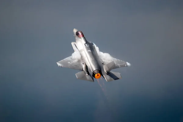 Локхід Мартін F-35 блискавка II винищувач реактивний літак — стокове фото