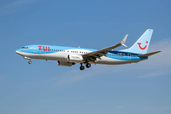 TUifly Boeing 737 passenger airplane — Stock Photo, Image