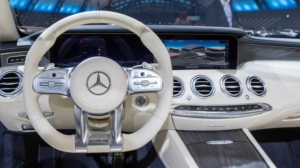 Mercedes AMG S65 Cabriolet interior del coche — Foto de Stock