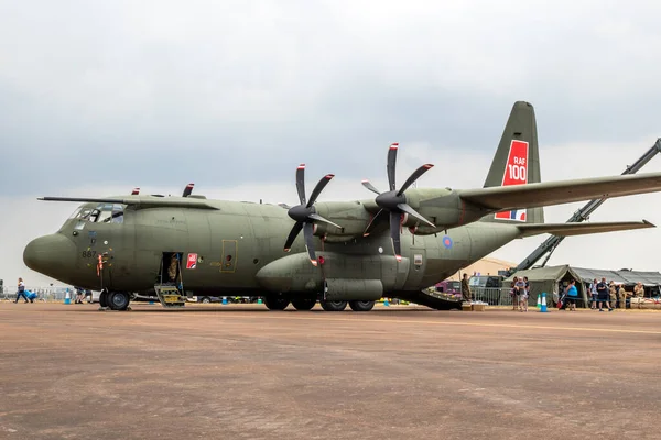 Transportflugzeug raf c-130j hercules — Stockfoto