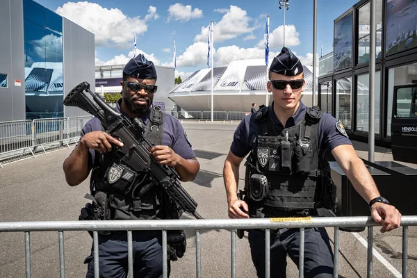 Paris França Jun 2019 Polícia Nacional Francesa Armada Guarda Salão — Fotografia de Stock