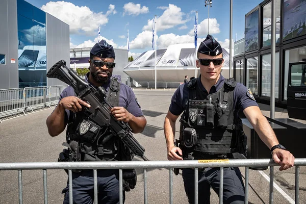 Parijs Frankrijk Jun 2019 Gewapende Franse Nationale Politie Wacht Paris — Stockfoto