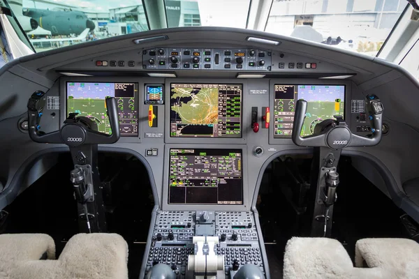 Paris France Jun 2019 Modern Glass Cockpit Dassault Falcon 2000S — Φωτογραφία Αρχείου
