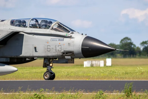 Jagel Jun 2019 이탈리아 Panvia Tornado Bomber Plane Taxiing Landing — 스톡 사진