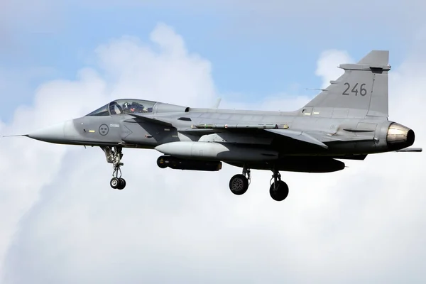 Leeuwarden Niderlandy Kwiecień Lądowanie Szwedzkich Sił Powietrznych Saab Gripen Podczas — Zdjęcie stockowe