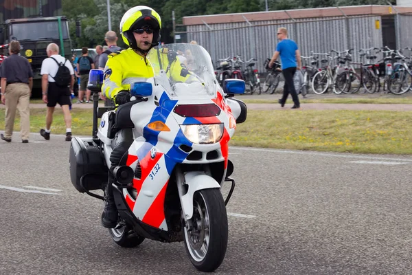 Den Helder Países Baixos Julho Polícia Holandesa Patrulha Moto Durante — Fotografia de Stock