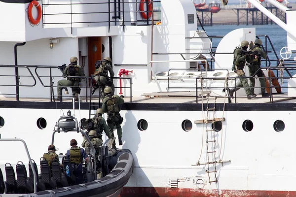 Den Helder Países Bajos Julio Marines Holandeses Entrando Barco Durante — Foto de Stock