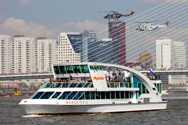 Rotterdam Holland September Bezoekers Een Rondvaartboot Kijken Naar Een Demonstratie — Stockfoto