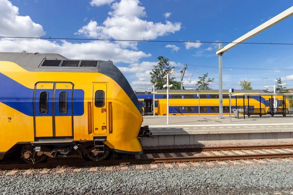 Niederländische Intercity Züge Auf Dem Bahnsteig Eines Bahnhofs Den Niederlanden — Stockfoto