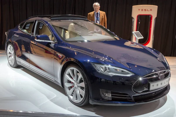 Амстердам Апреля 2015 Года Электрический Спортивный Автомобиль Tesla Модели P90D — стоковое фото
