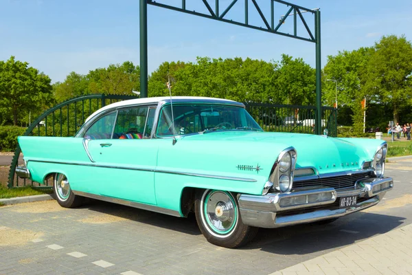 Den Bosch Países Baixos Maio 2015 1957 Lincoln Premiere Estacionamento — Fotografia de Stock