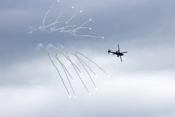 Gilze Rijen Netherlands June Dutch Air Force Apache Looping Firing — Stock Photo, Image