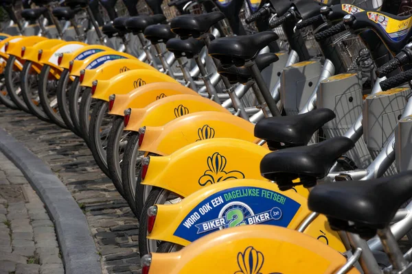 Bruxelas Bélgica Julho 2014 Bicicletas Amarelas Bicicleta Self Service Villo — Fotografia de Stock
