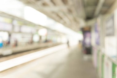 Arka plan bulanık skytrain istasyonu, Bangkok Tayland.