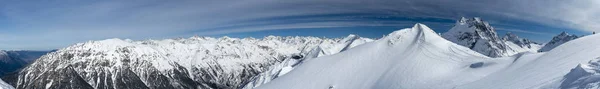Panorama de montanha de neve — Fotografia de Stock