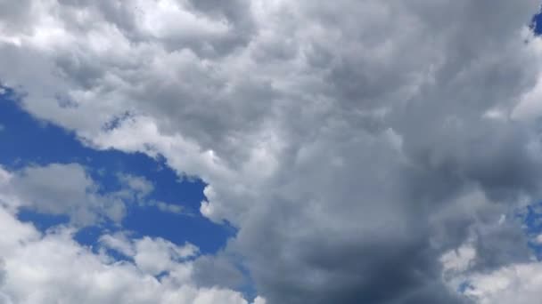 Ciel bleu avec nuages timelapse