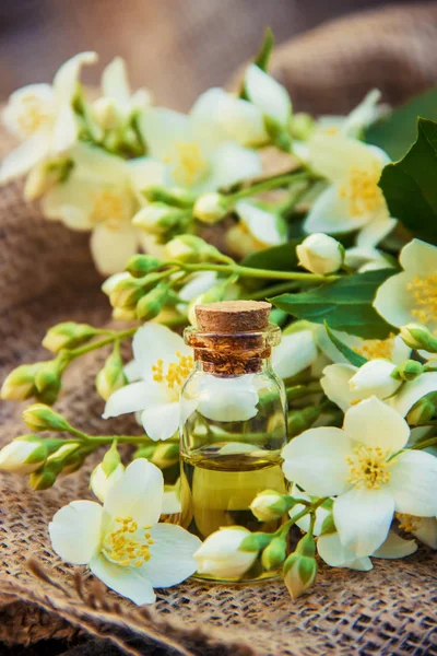 Yasemin esans. seçici odak. 