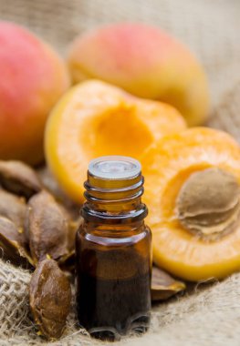 Kayısı çekirdeği yağı.