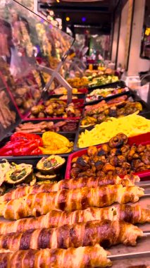 Izgara et ve sebze. Seçici odaklanma. Yiyecek..