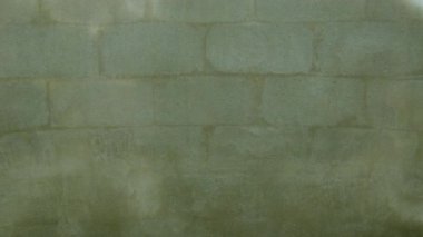 Duvarlara su yalıtımı uygulayın. Seçici odaklanma. İş.